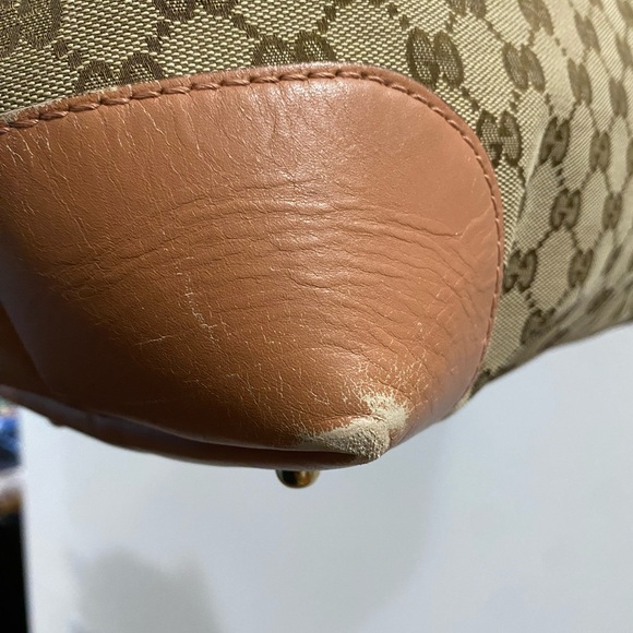 Gucci tote ❤️- signs of wear is visible on the straps and also on the 4 corners - Picture 10 of 17